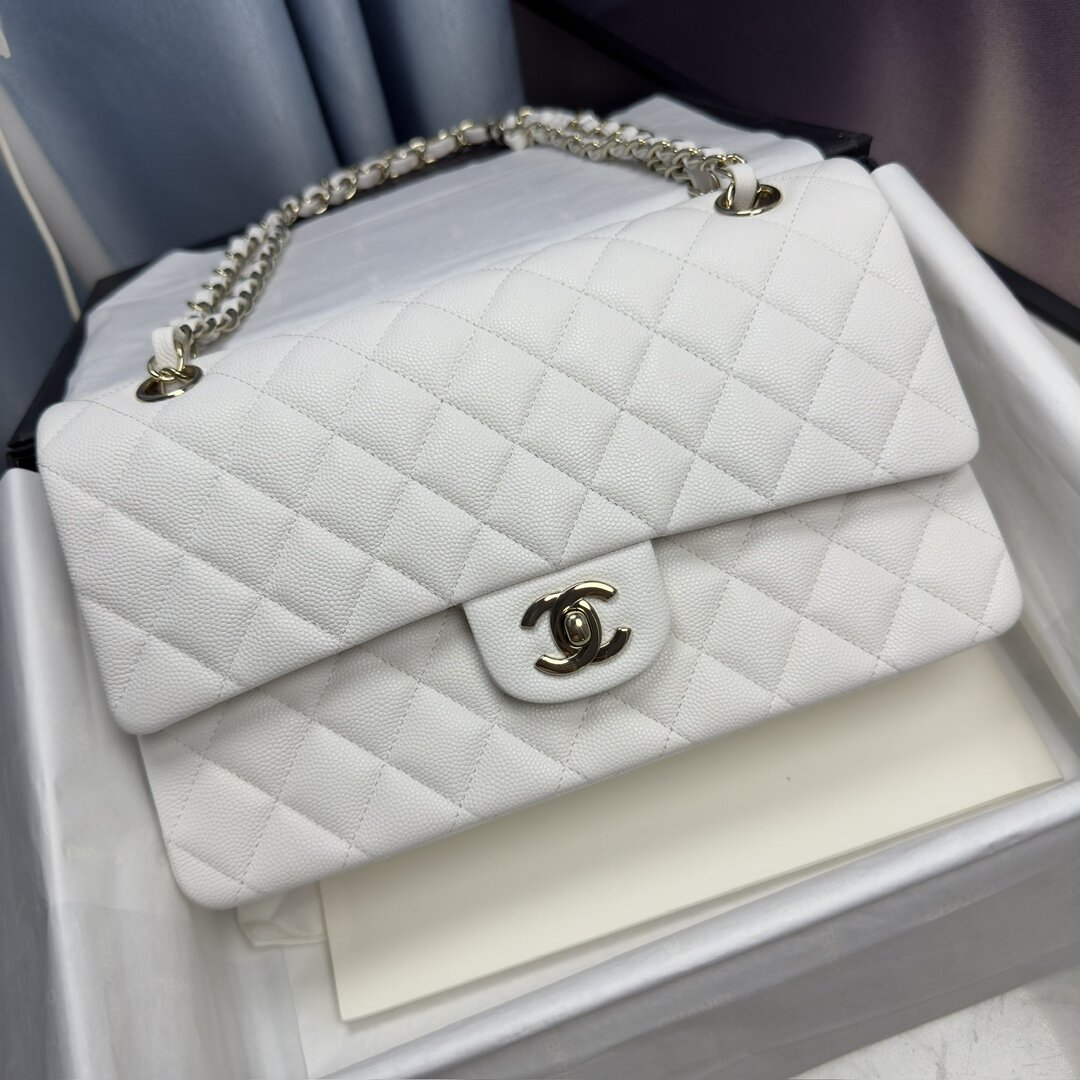 Chanel A01112