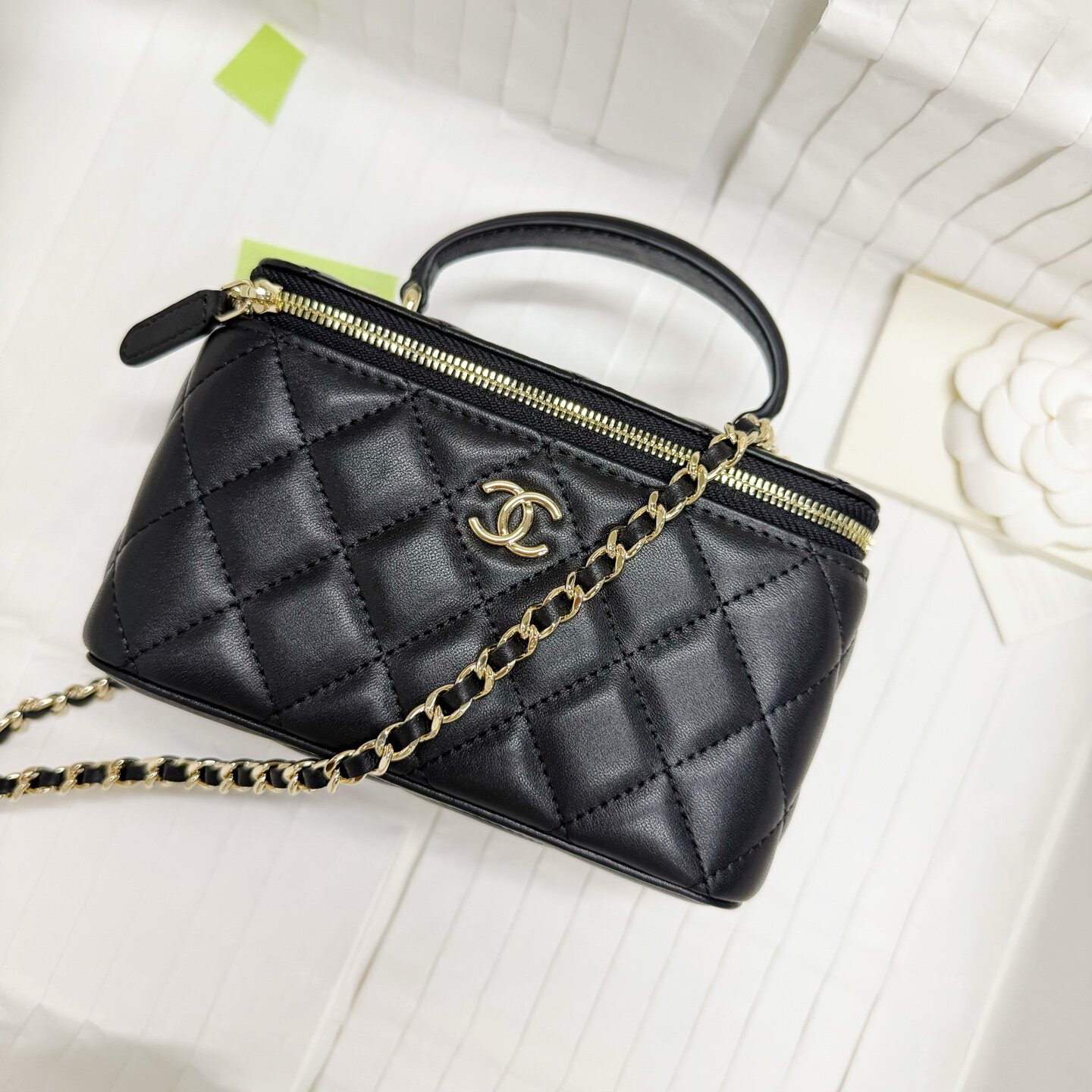 Chanel chain L