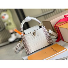 LV M22002