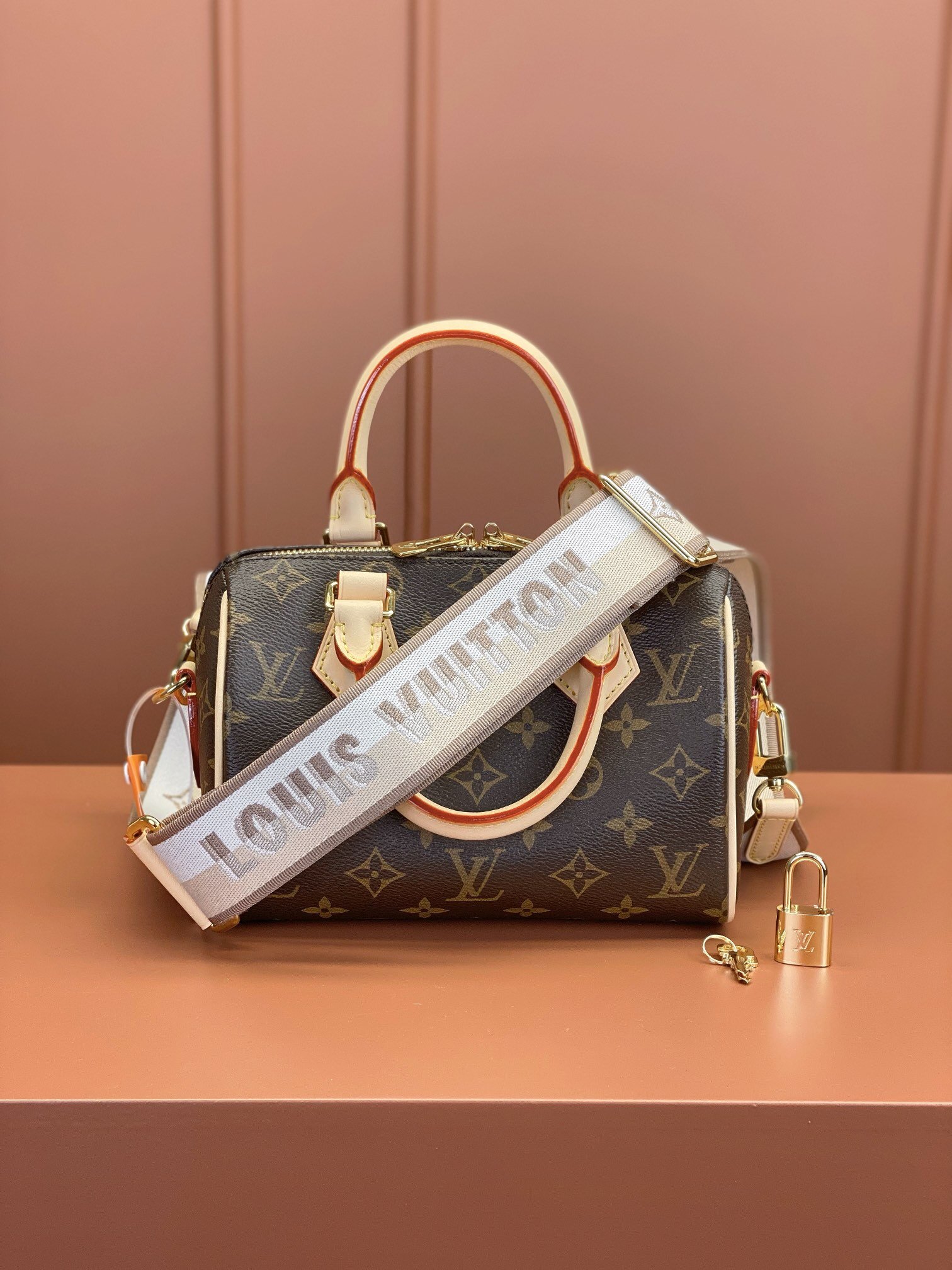 LV M46222